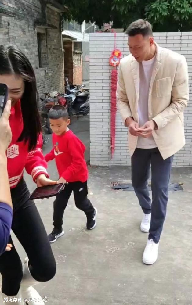 上半场补时2分钟，第47分钟，反击机会金玟哉中场抢断后直塞给到穆勒右路拿球突入禁区单刀破门，随后裁判吹罚越位在先进球无效。